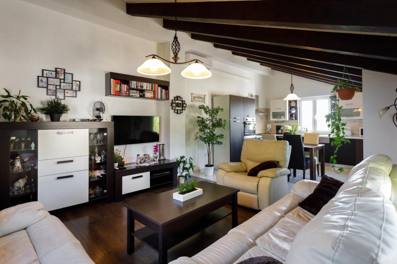 Rustic Apartment Evelin Кърк Екстериор снимка