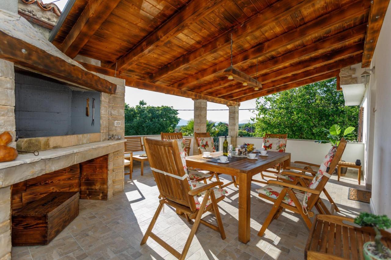 Rustic Apartment Evelin Кърк Екстериор снимка